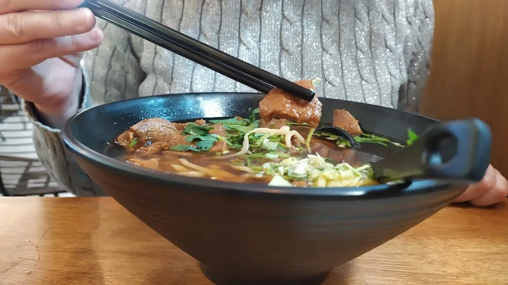 Soupe de Lamen Aux Tranches de Bæuf